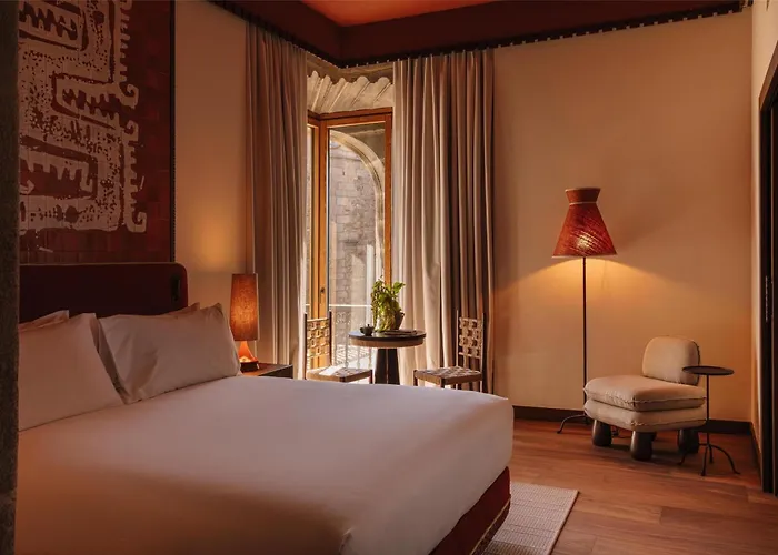 Palacio De Godoy Caceres, Curio Collection By Hilton